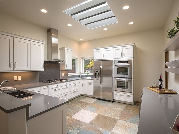 5th image of 646 Cumbre Vista Dr
