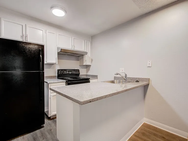 The Elms Apartments at 28th St — Photo 9