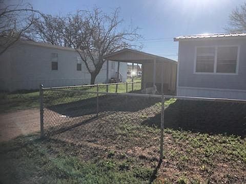 2nd image of 402 SE 1st St