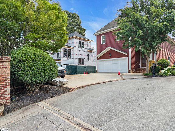 3rd image of 726 Rutherford Rd