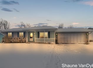 3951 York View Dr NW, Comstock Park, MI 49321