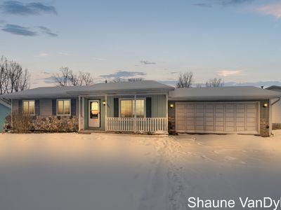 3951 York View Dr NW, Comstock Park, MI, 49321