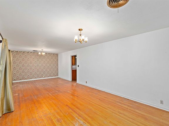 5th image of 3904 Oakdale Dr