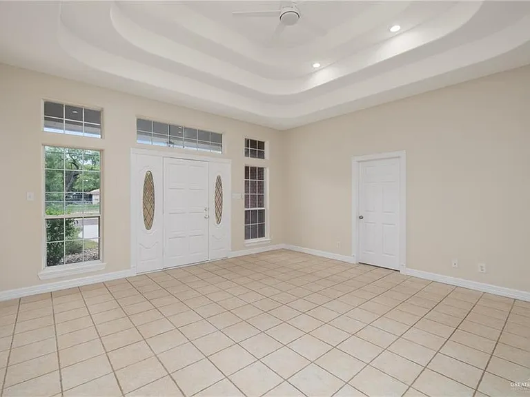 2403 Sunset Ln — Photo 2