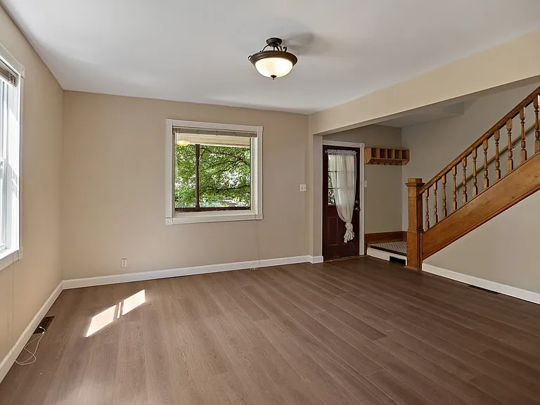 882 Raymond Ave — Photo 10