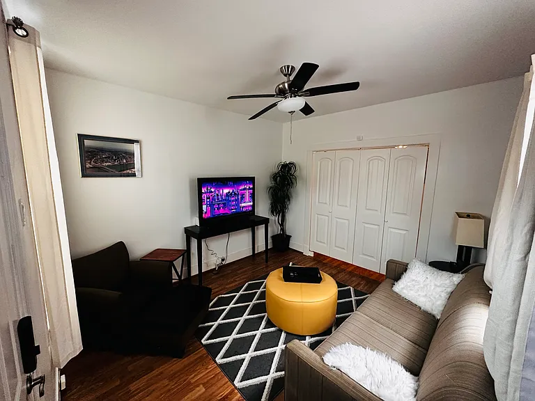 8609 Belfast St — Photo 5