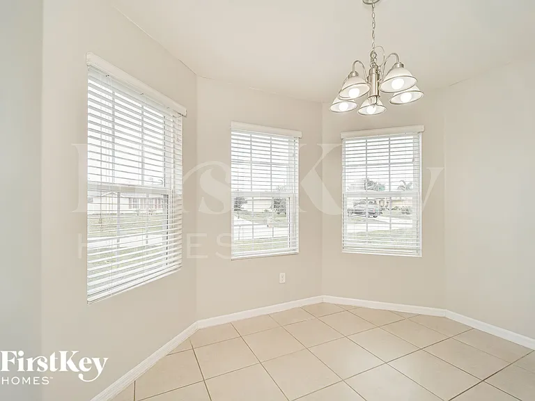 625 SW 25th Ter — Photo 5