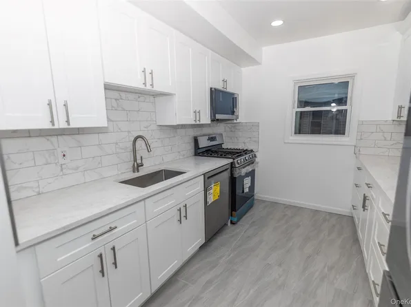 27 Park Pl #2, Lynbrook, NY 11563