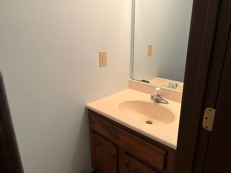 412 Canterbury Dr — Photo 15