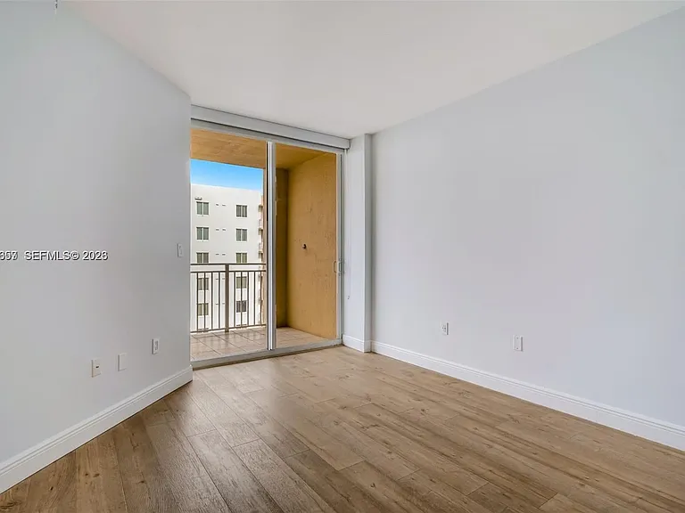 2425 SW 27th Ave #806 — Photo 15