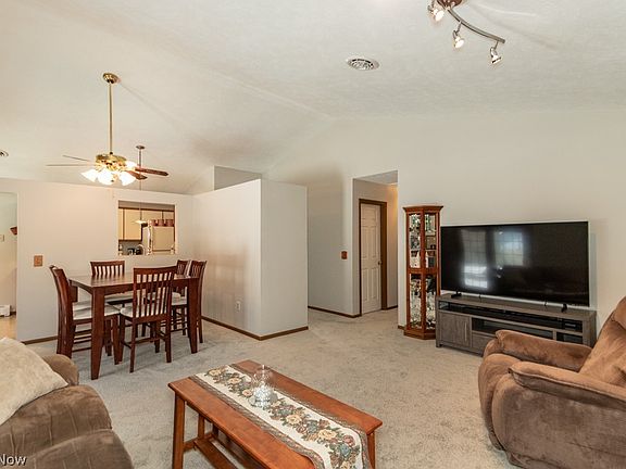 3rd image of 340 Parkway Blvd