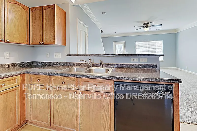 2 bed, 2.5 bath, 1332 sqft, $1,765 — Photo 4