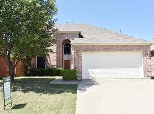 2816 Thorncreek Ln, Fort Worth, TX 76177