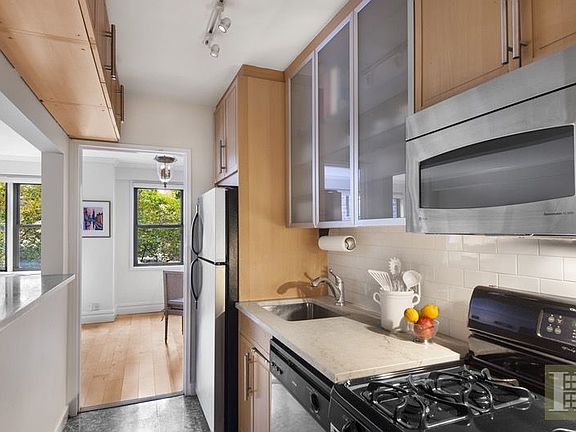 2nd image of 345 E 52nd St APT 2D