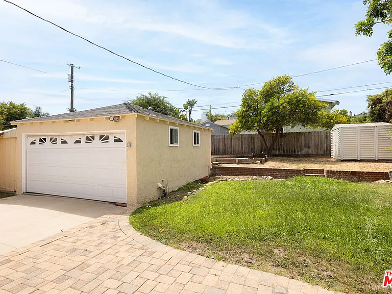 8333 Airlane Ave — Photo 21