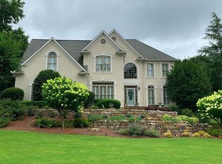 832 Lakeglen Dr, Suwanee, GA 30024