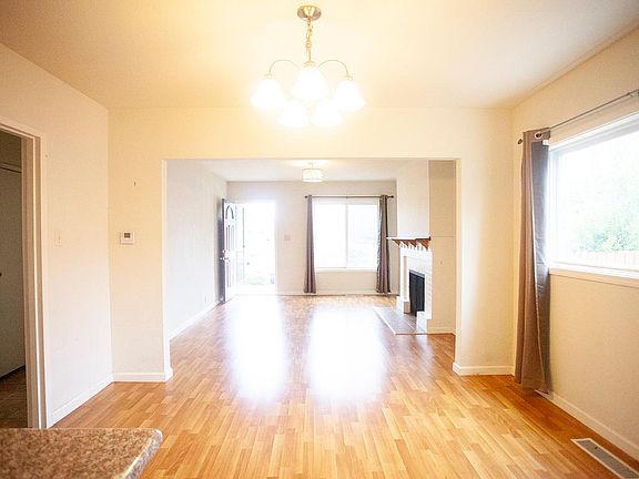 4th image of 1013 Chula Vista Ave