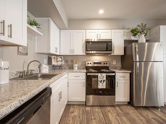 Spacious 1 Bedroom, 1 Bath with Open Floor Plan, 756 Sq Ft