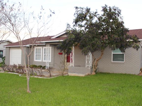 3rd image of 1414 Lynn Dr