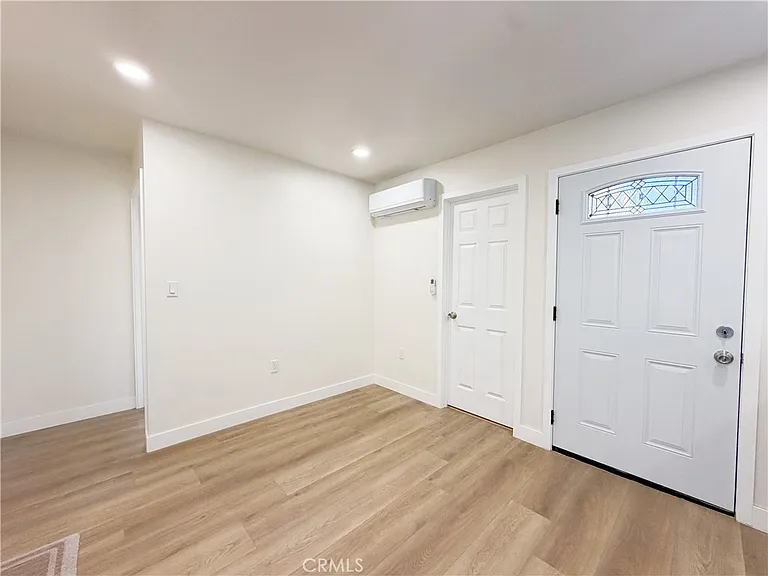 320 E Marshall St #B — Photo 8