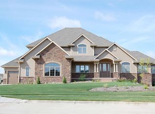 6606 Brook Ridge Ct, Johnston, IA 50131