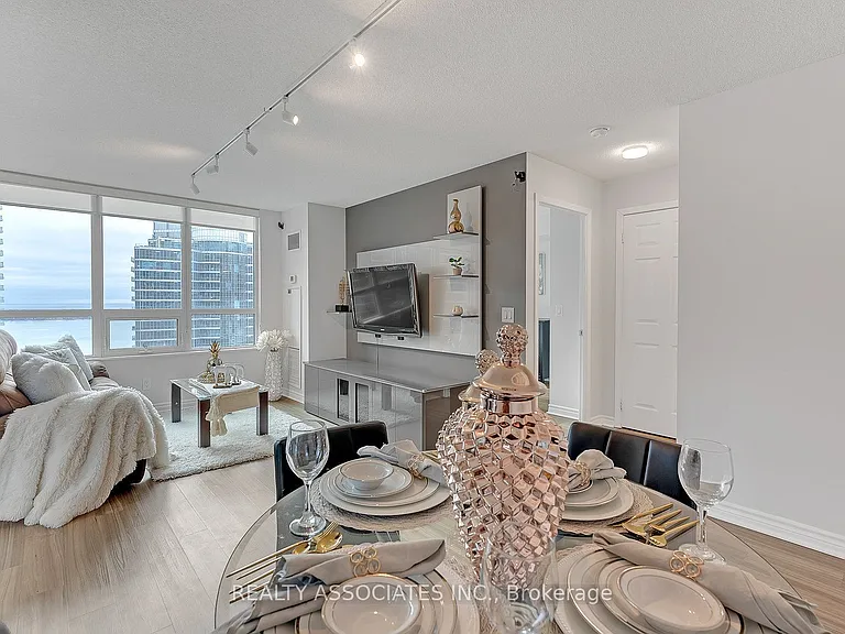 19 Grand Trunk Cres #2710 — Photo 16