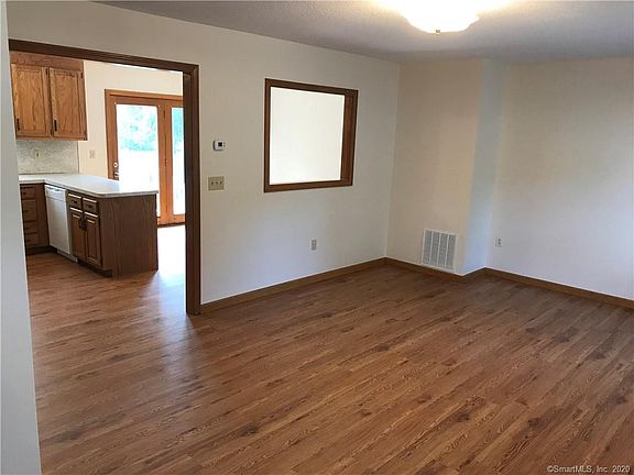 3rd image of 70 Northampton Ln APT 4A