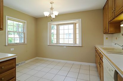 4th image of 550 Pinehurst Dr