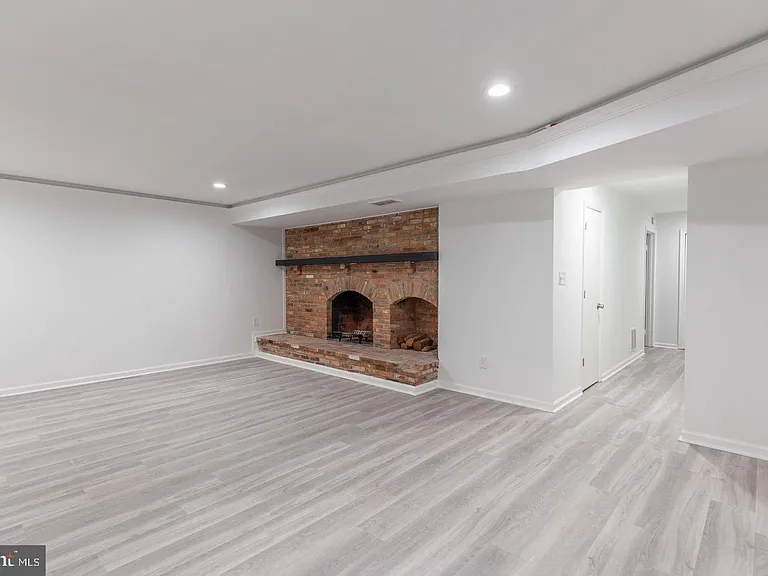 9311 Marycrest St — Photo 25