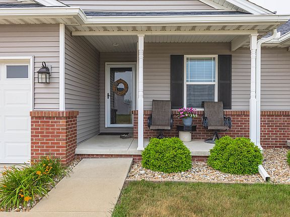 3rd image of 418 Jenny Ln #A