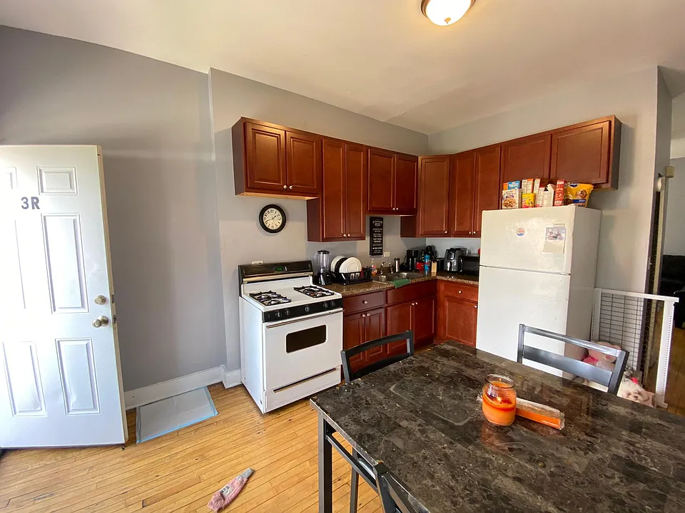 3522 W Grenshaw St #3F