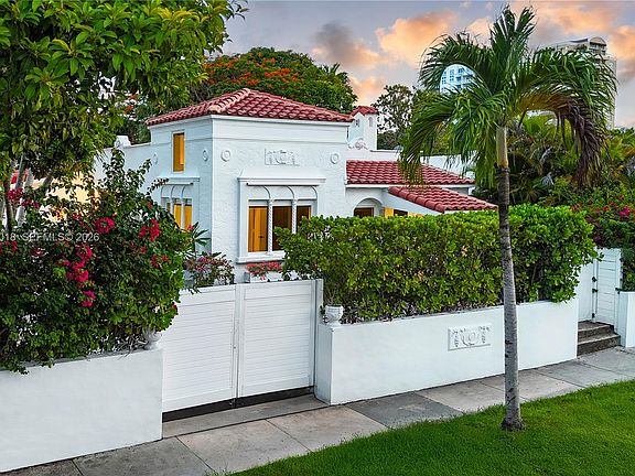 3rd image of 3616 SW 26th St