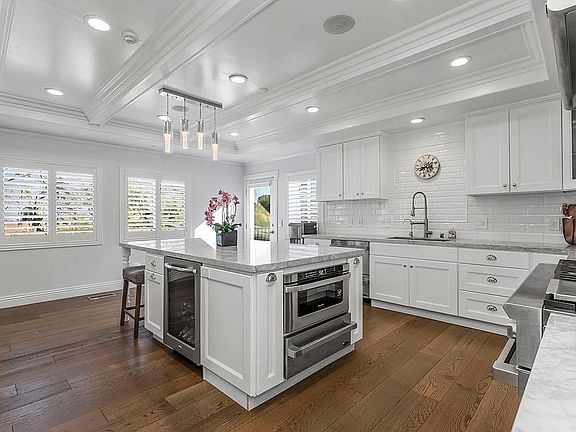 5th image of 2209 Banyan Dr