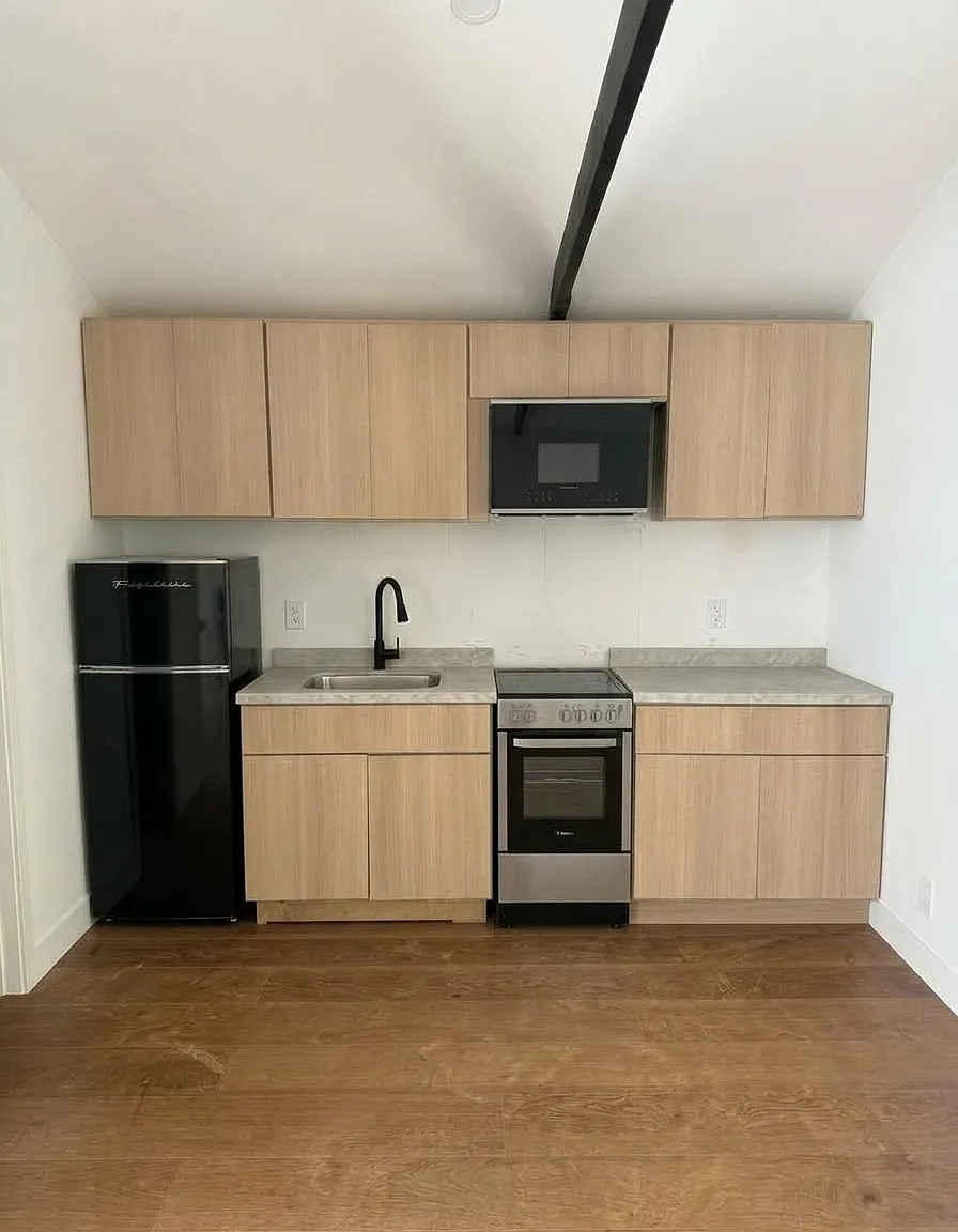 Studio, 400 sqft, $2,250 — Photo 3