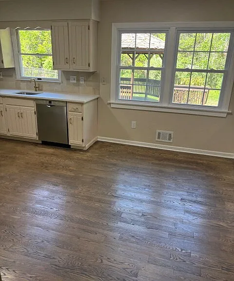 127 Stockton Ave — Photo 8