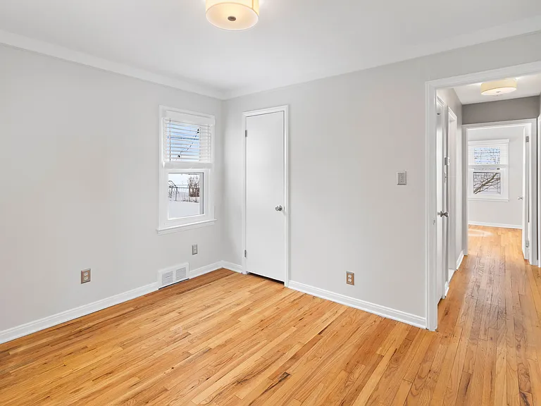 W Windemere Ave — Photo 15
