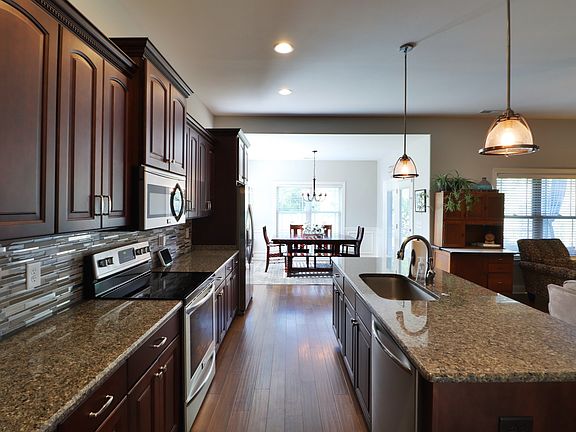 4th image of 7989 Richpine Dr