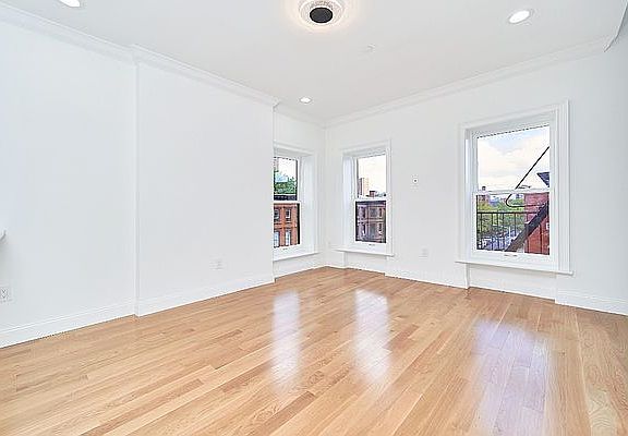 3rd image of 1 Cambridge Pl #5