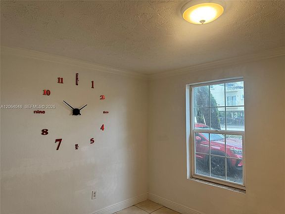 4th image of 11 SW 32nd Ave APT 1