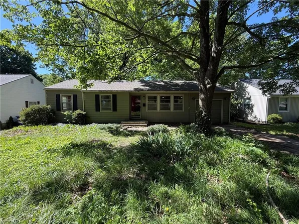 8909 W 81st St, Overland Park, KS 66204