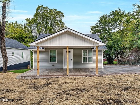 4th image of 2759 Sunset Ave