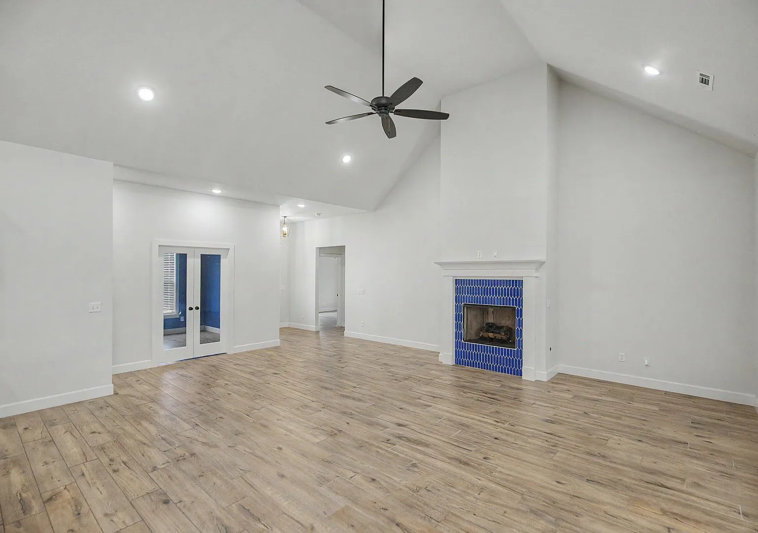 1701 Cherrie — Photo 3