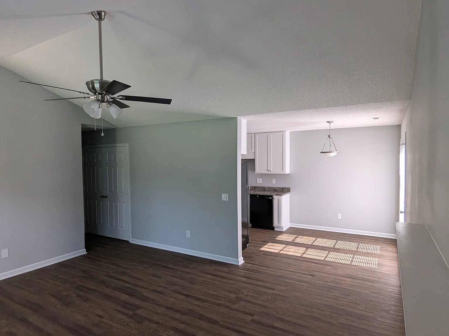 2 bed, 1066 sqft, $1,350 — Photo 2