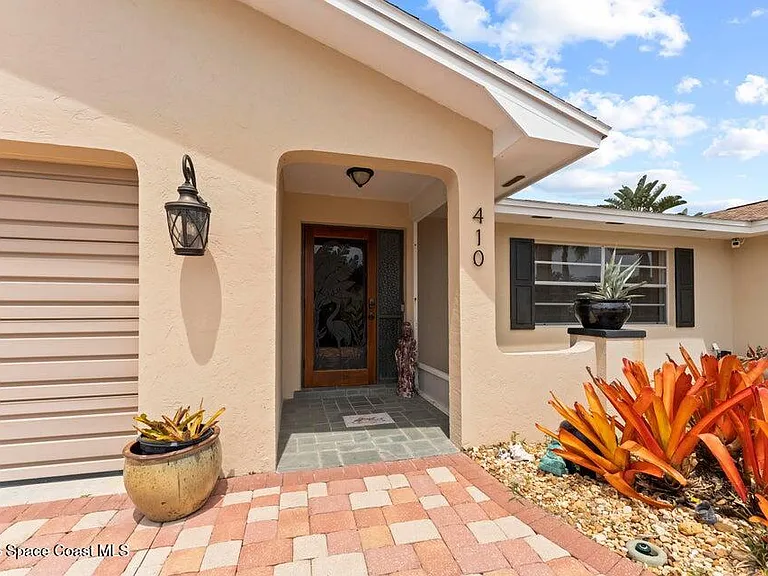 410 Surf Rd — Photo 2
