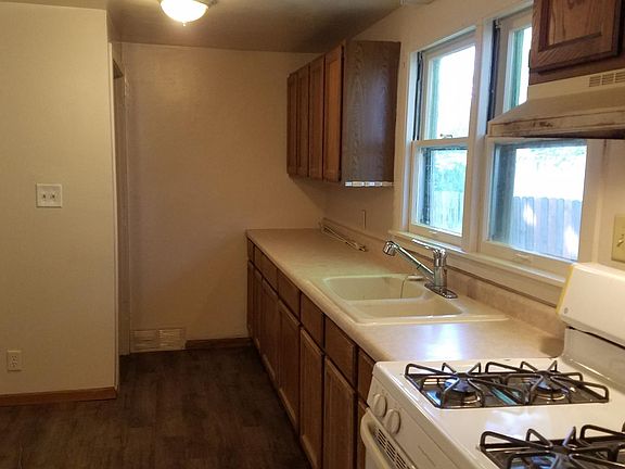 4th image of 323 Grand Blvd