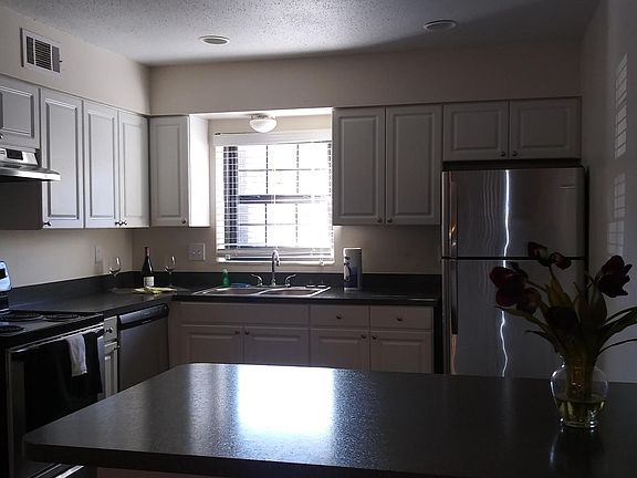 3rd image of 111101 Normandy Ct