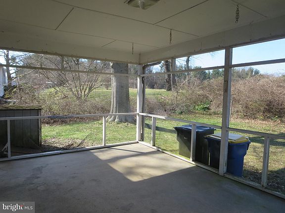 5th image of 52 Woodhill Ct