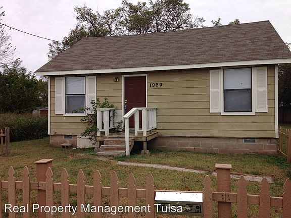 2nd image of 1923 N Iroquois Ave