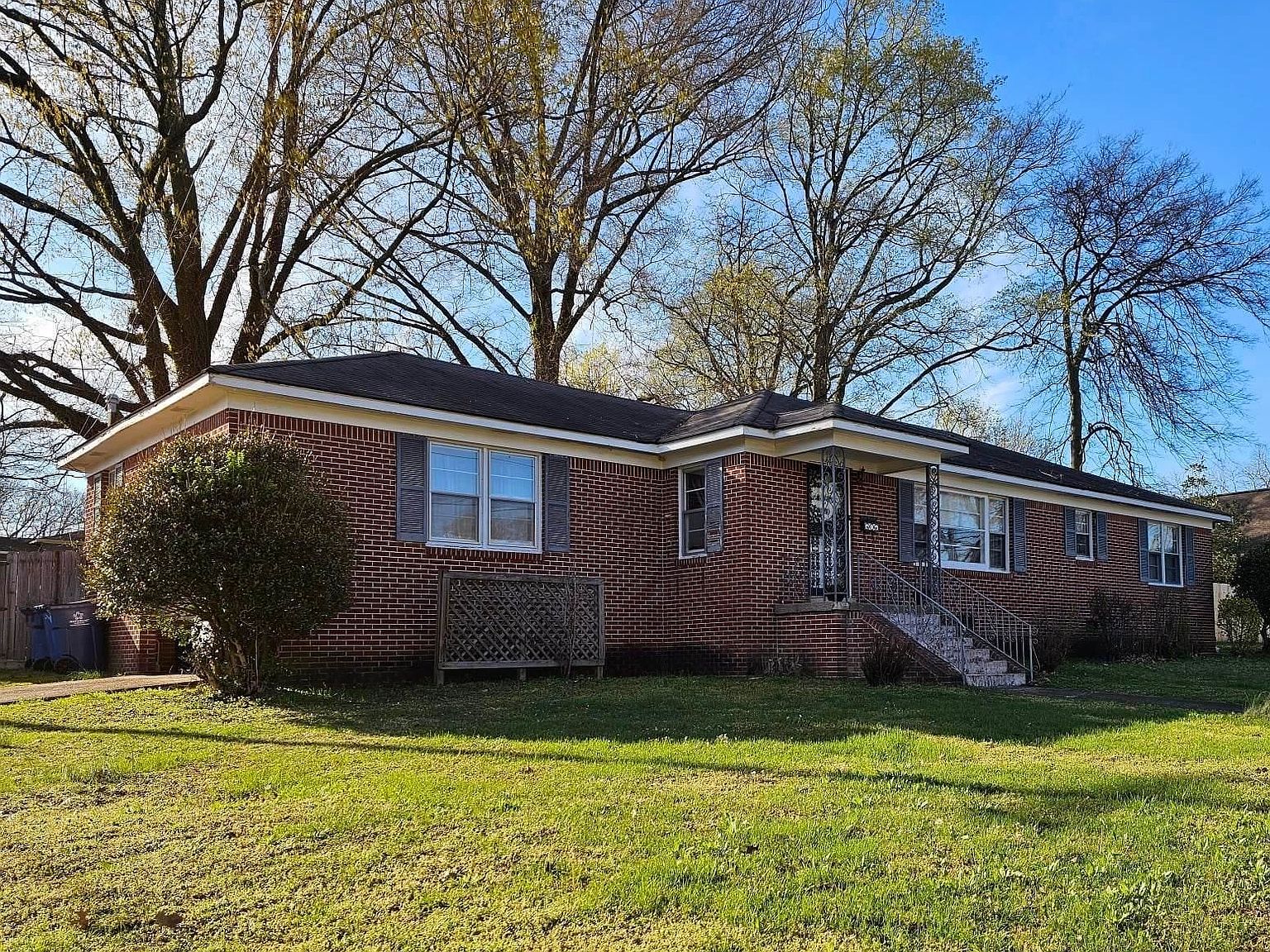 618 S College St, Trenton, TN 38382 Zillow