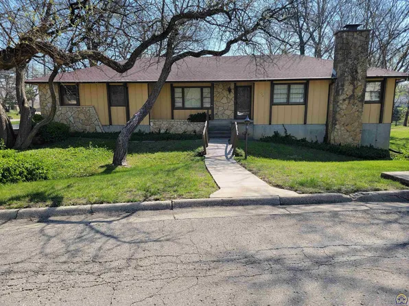 1748 Yucca Ln, Emporia, KS 66801